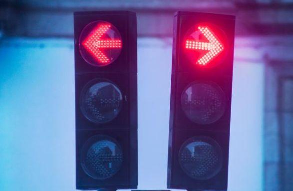 右转闯红灯是扣2分罚200吗,红灯下怎么右转不扣分罚款