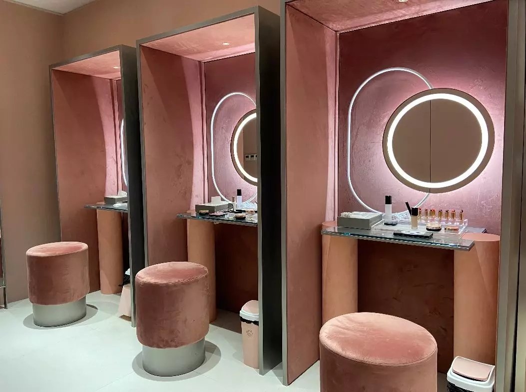 完美日记门店形象,完美日记全国49家实体店开业