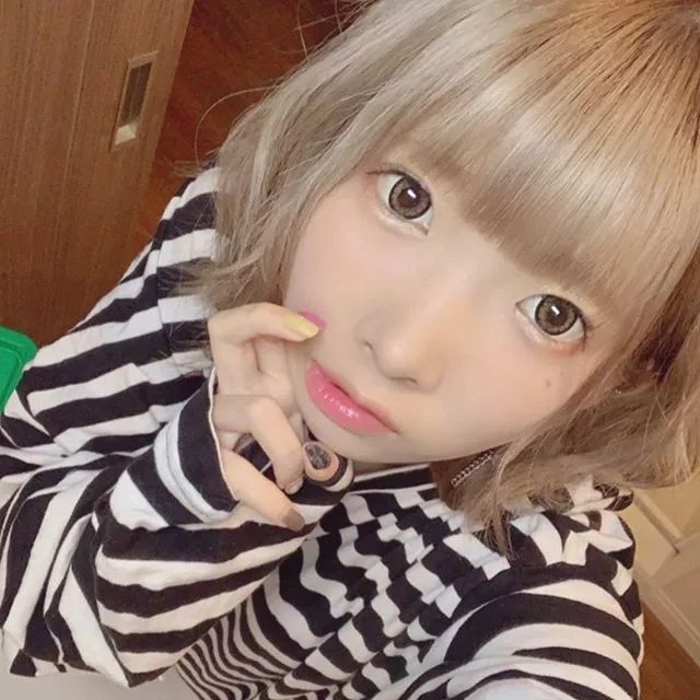 整容脸特夸张的女网红,长相精致整容女网红