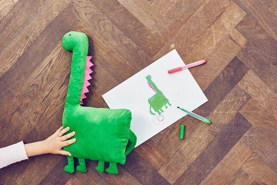 宜家请小朋友们设计了一堆「蠢」玩具，试图骗我生孩子