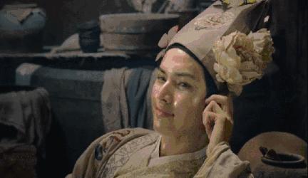 男士脸爆皮用什么保湿,男生秋冬脸上起皮用什么保湿