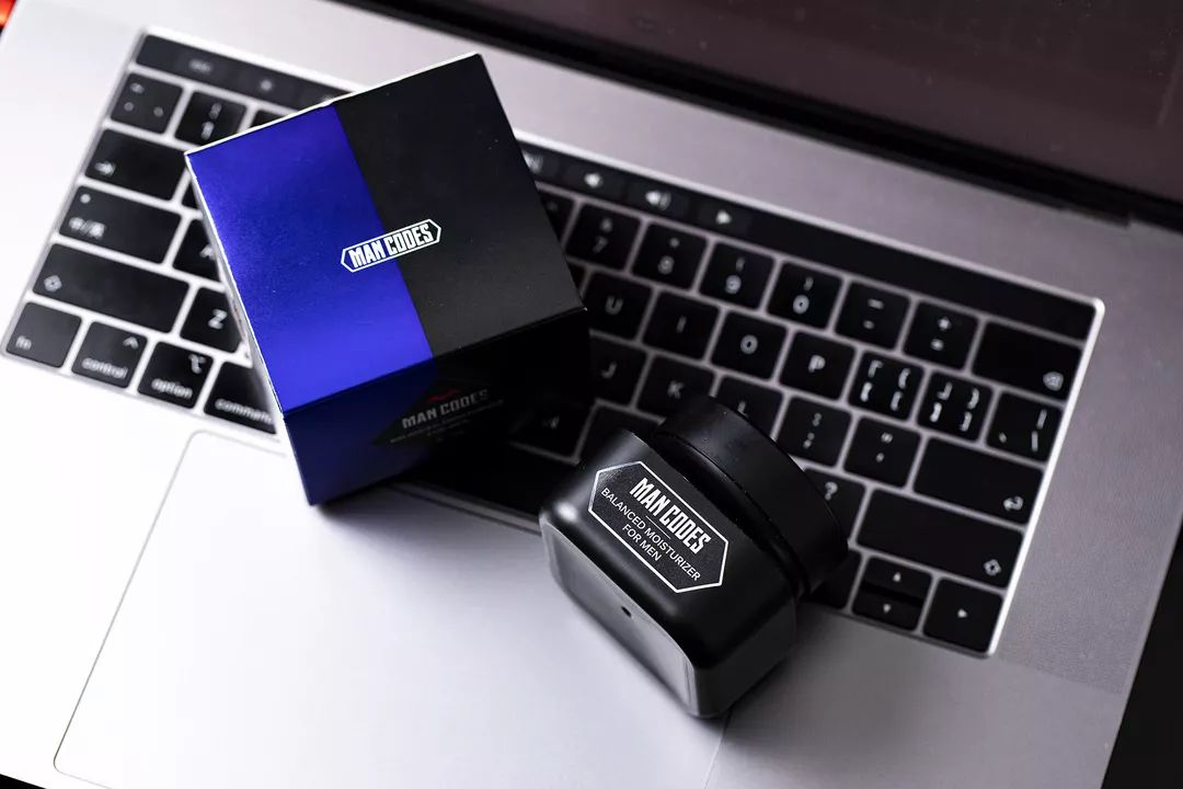 男士脸爆皮用什么保湿,男生秋冬脸上起皮用什么保湿