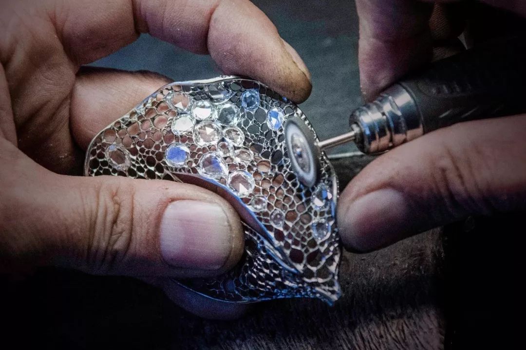 为什么大部分明星红毯不戴项链,明星在红毯上戴的珠宝