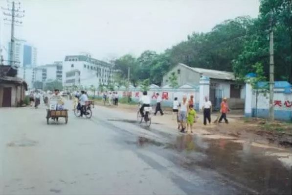 80年代至今长沙的变化,80年代长沙新开铺老照片