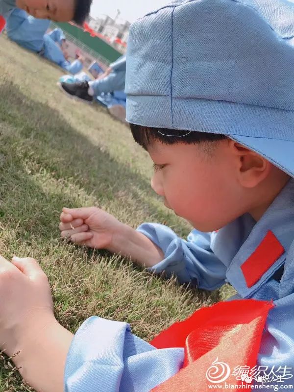 山羊绒女宝毛衣的编织教程,女宝彩虹色套头毛衣编织全过程