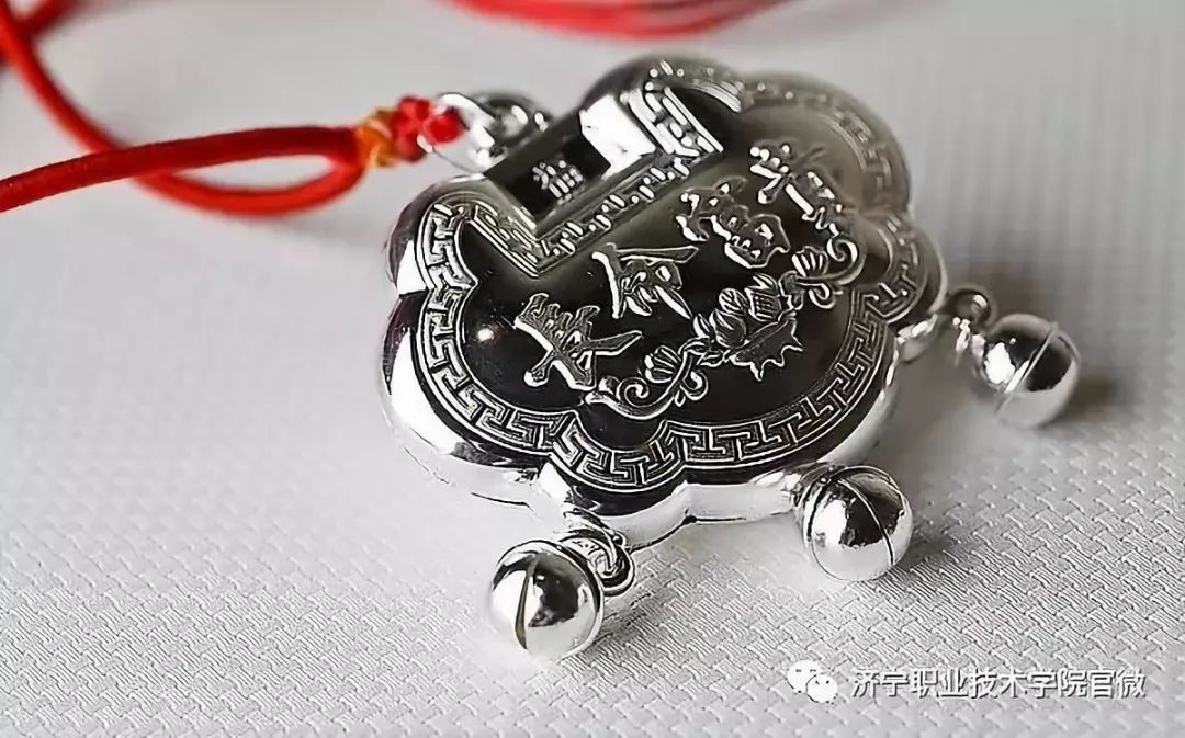 娴庤亴鏂囧寲,娴庤亴浜烘枃绱犲吇