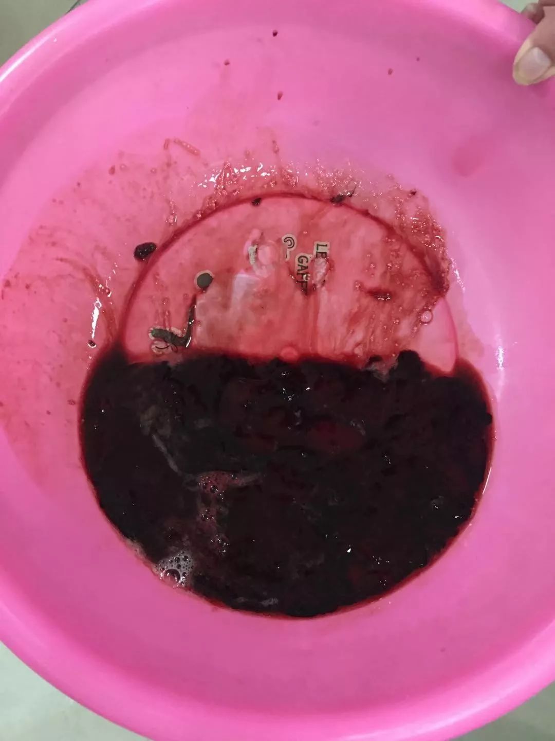 一盆接一盆的吐血正常人哪受得了