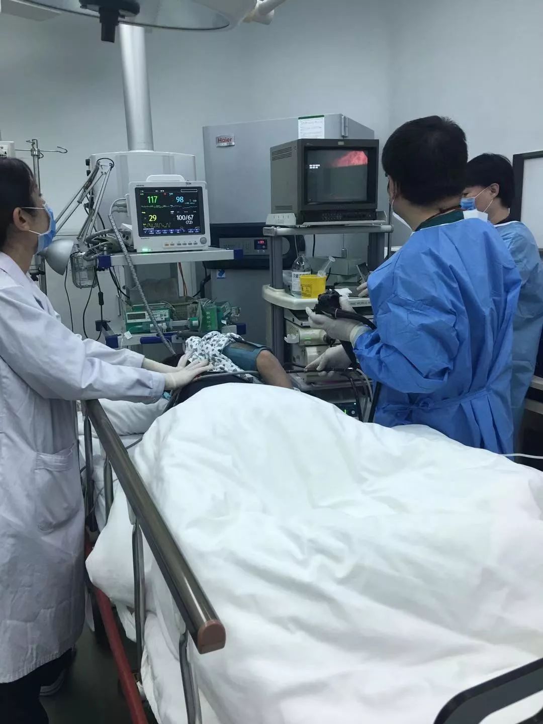 一盆接一盆的吐血正常人哪受得了