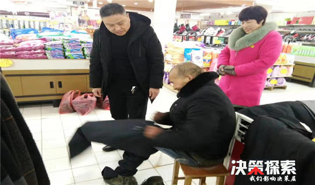 西峡县商务局驻米坪镇赶仗沟村工作队长张金有：为贫困户干点事，我光荣、我自豪