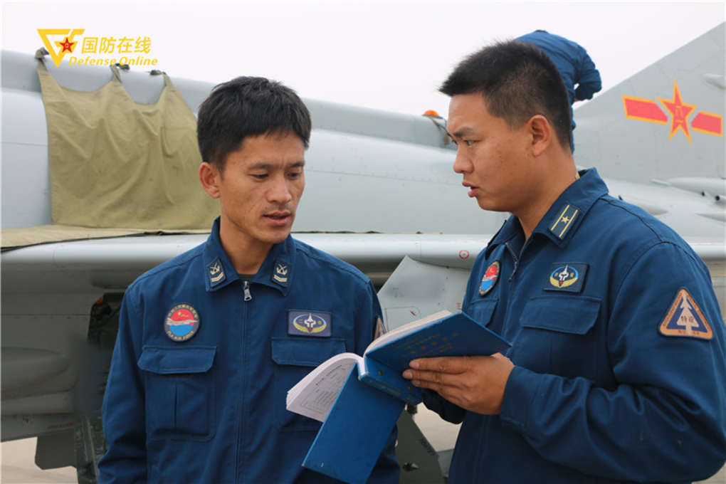 他们是军营“神医”，专治战机各种“疑难杂症”