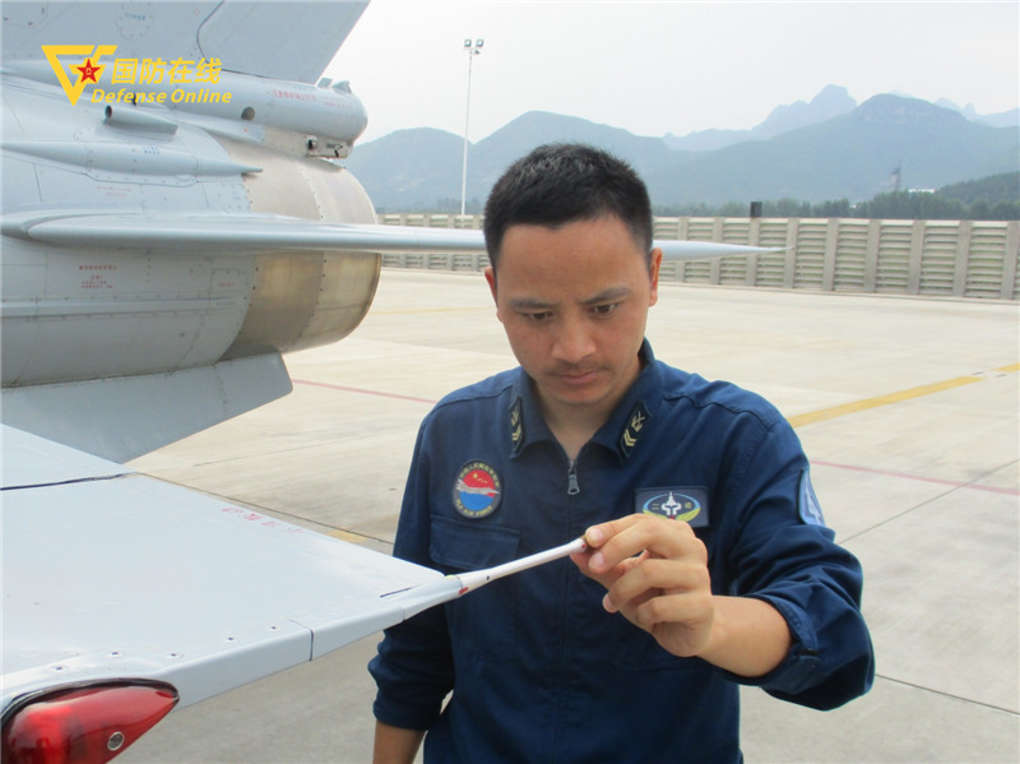 他们是军营“神医”，专治战机各种“疑难杂症”