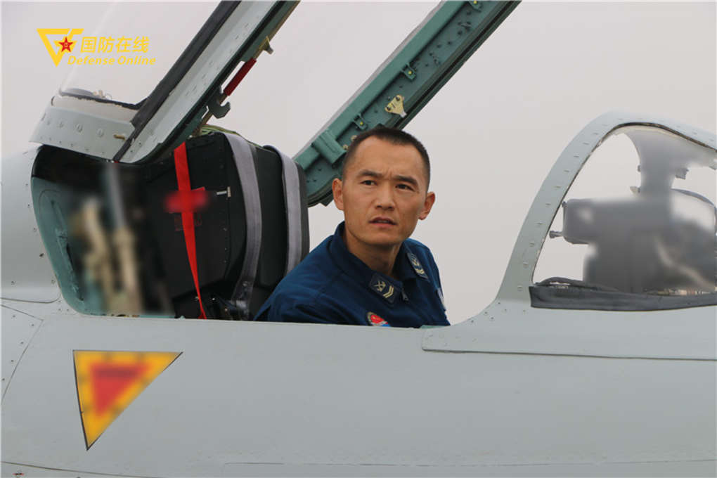 他们是军营“神医”，专治战机各种“疑难杂症”