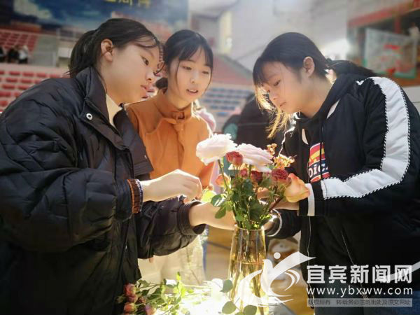 宜宾市三中文艺汇演,宜宾三中插花