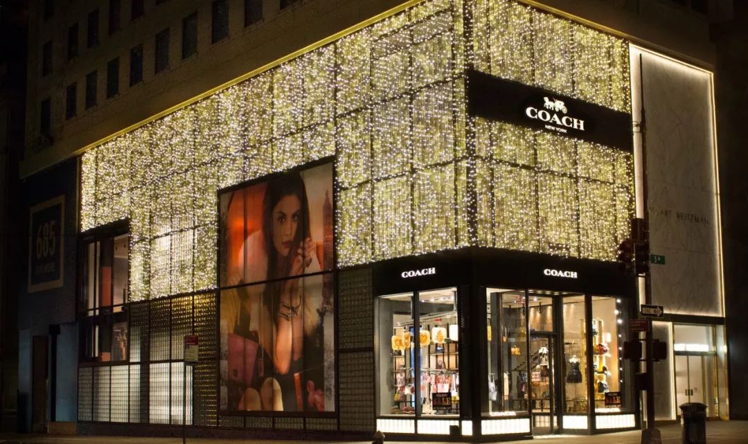 在过圣诞这件事上,明星们比你认真多了