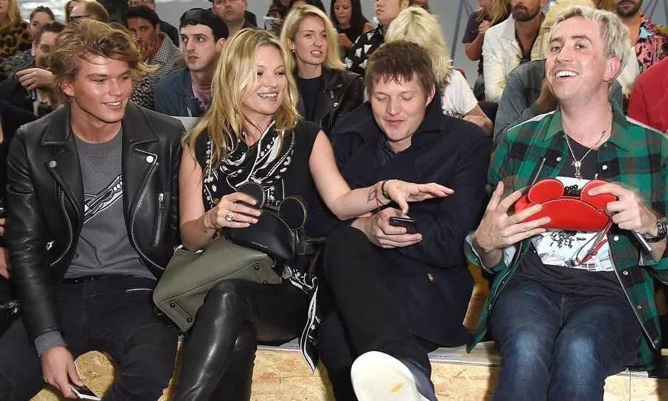 在过圣诞这件事上,明星们比你认真多了