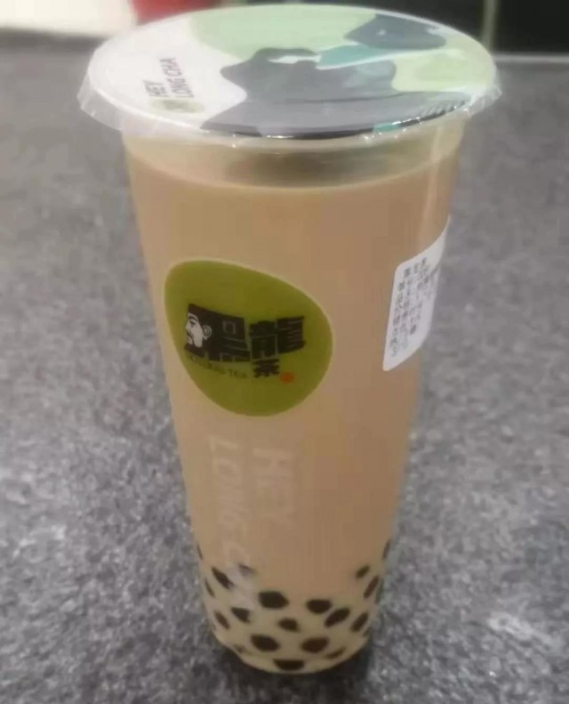 寒冷冬天好心人为警察送奶茶,送给交警叔叔的爱心礼物