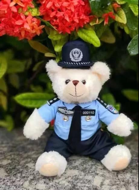 寒冷冬天好心人为警察送奶茶,送给交警叔叔的爱心礼物