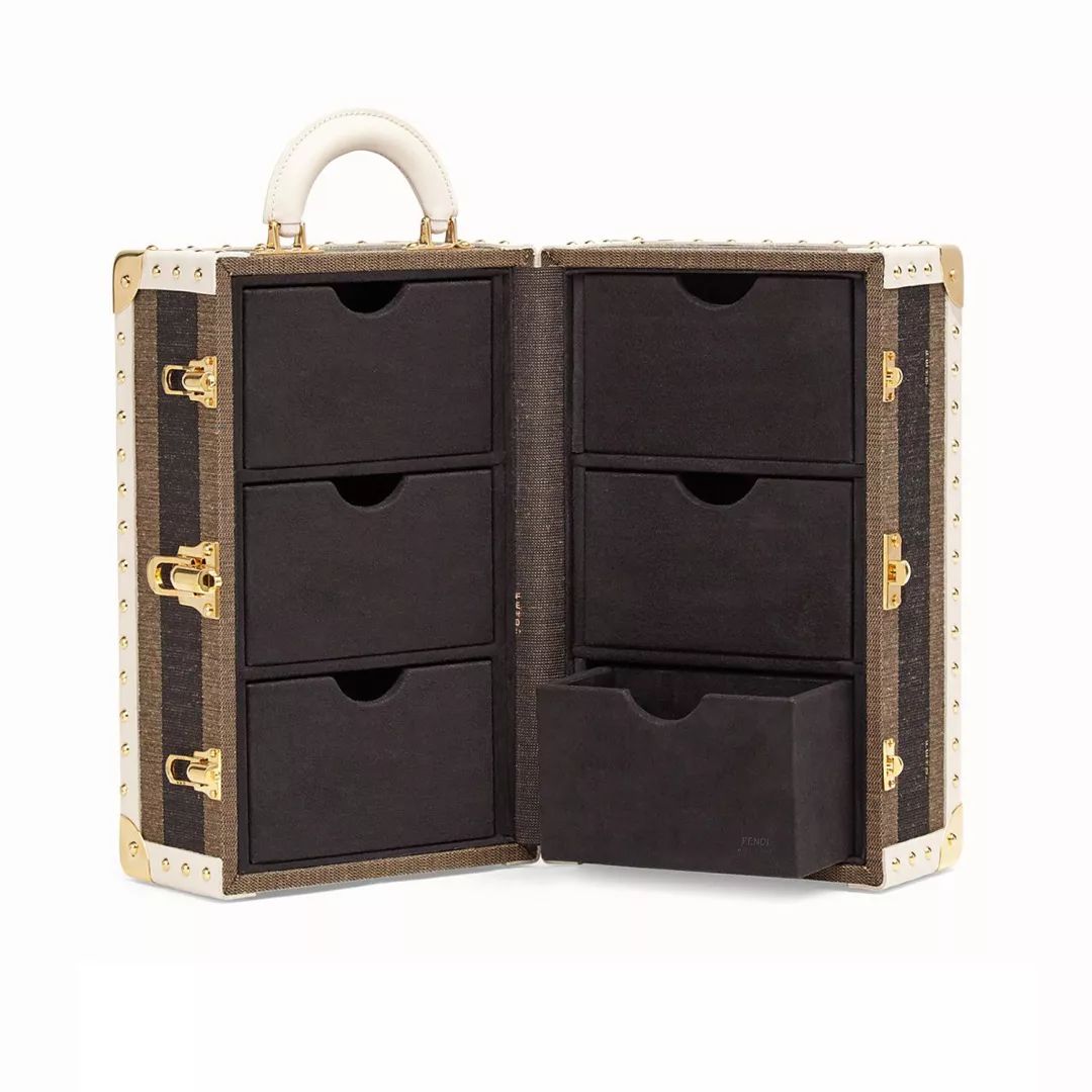 阿娇微博晒钻戒,阿娇晒出超大钻戒照