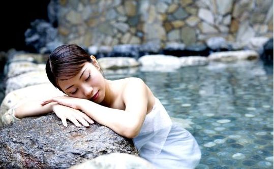 哪里泡天然温泉,泡个不一样的天然温泉