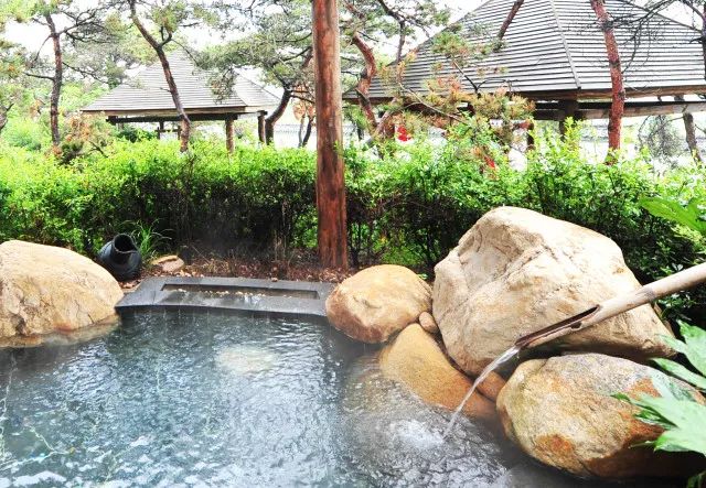 哪里泡天然温泉,泡个不一样的天然温泉