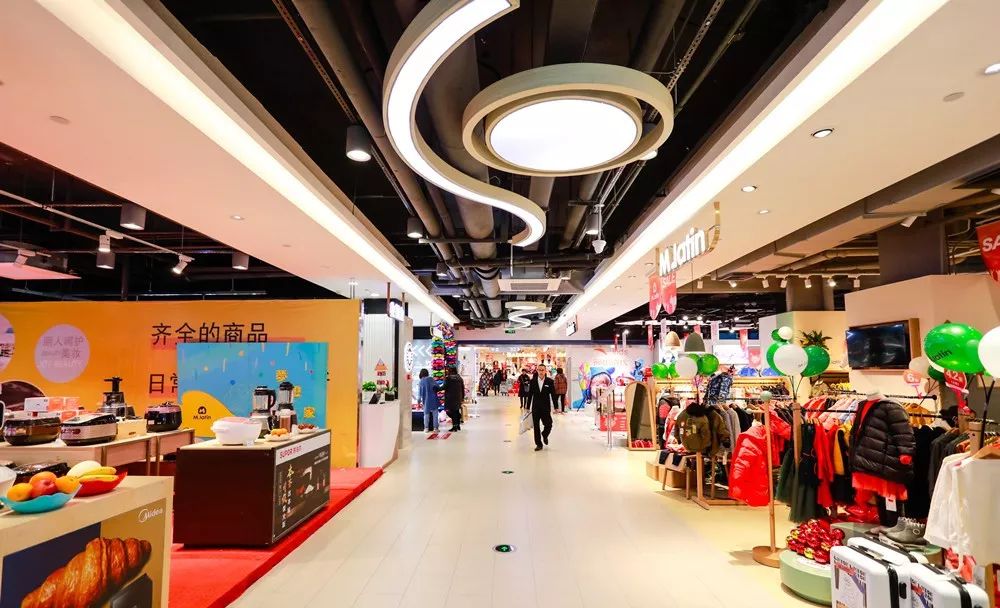 地铁站直通购物中心,地铁直达的购物广场