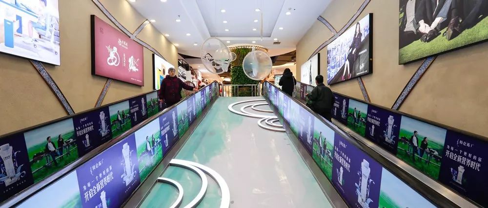 地铁站直通购物中心,地铁直达的购物广场