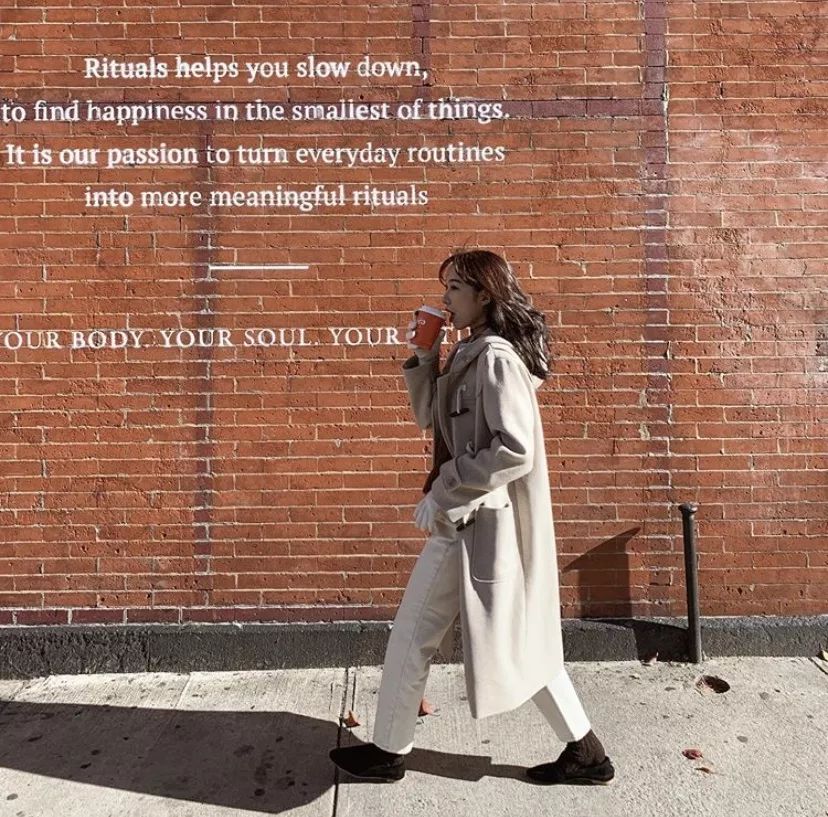 长款牛角扣大衣怎么搭配好看,冬季牛角扣大衣怎么搭配