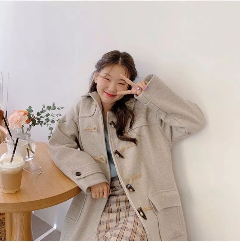 长款牛角扣大衣怎么搭配好看,冬季牛角扣大衣怎么搭配