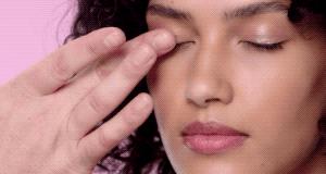 在李纯的高铁化妆视频里，我发现了女明星画眼影的新潮流