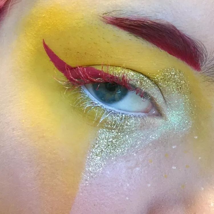 秋冬超适合温油不夸张眼妆,秋冬灵动眼妆给人干净清透的感觉