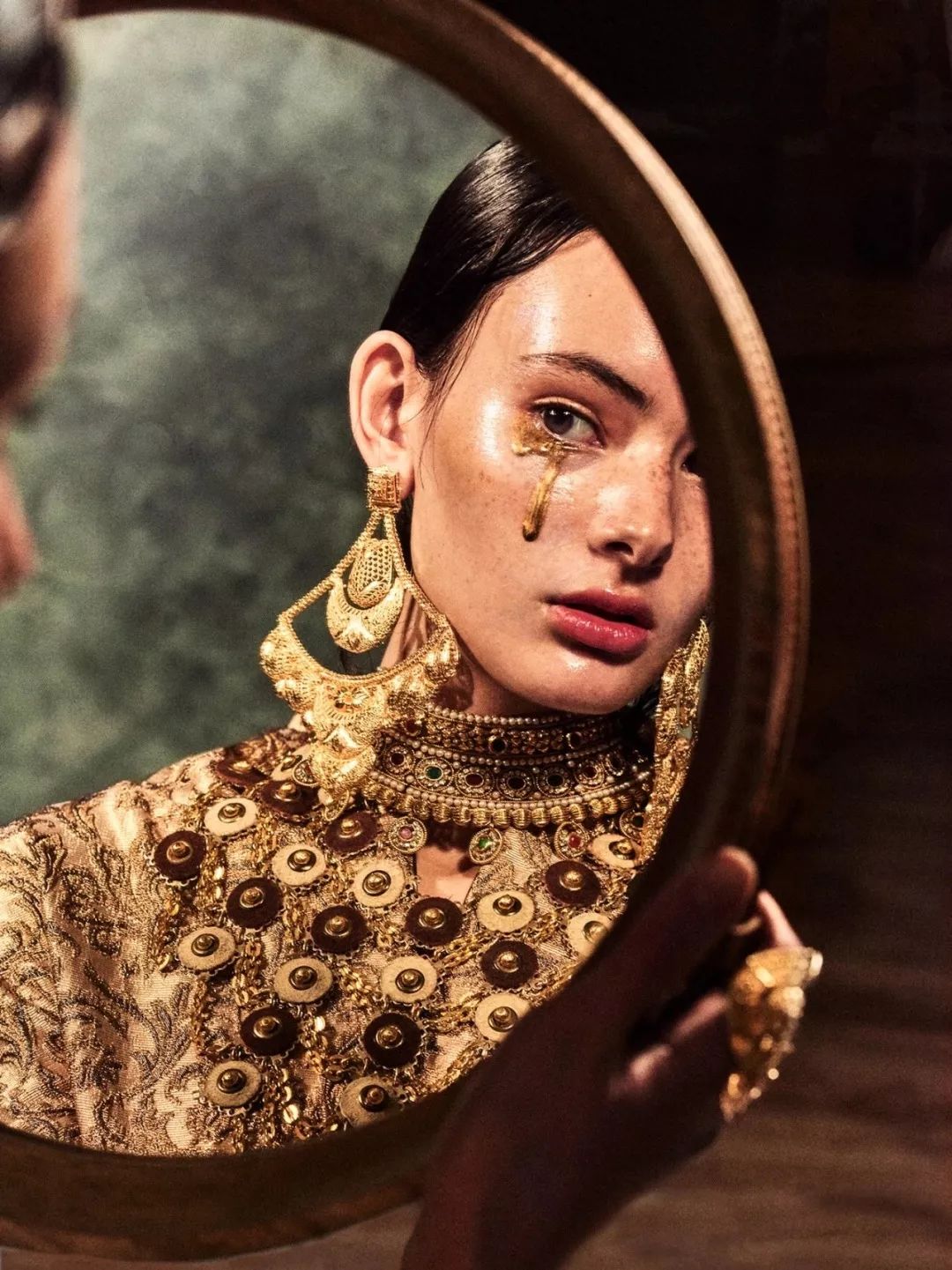 秋冬超适合温油不夸张眼妆,秋冬灵动眼妆给人干净清透的感觉