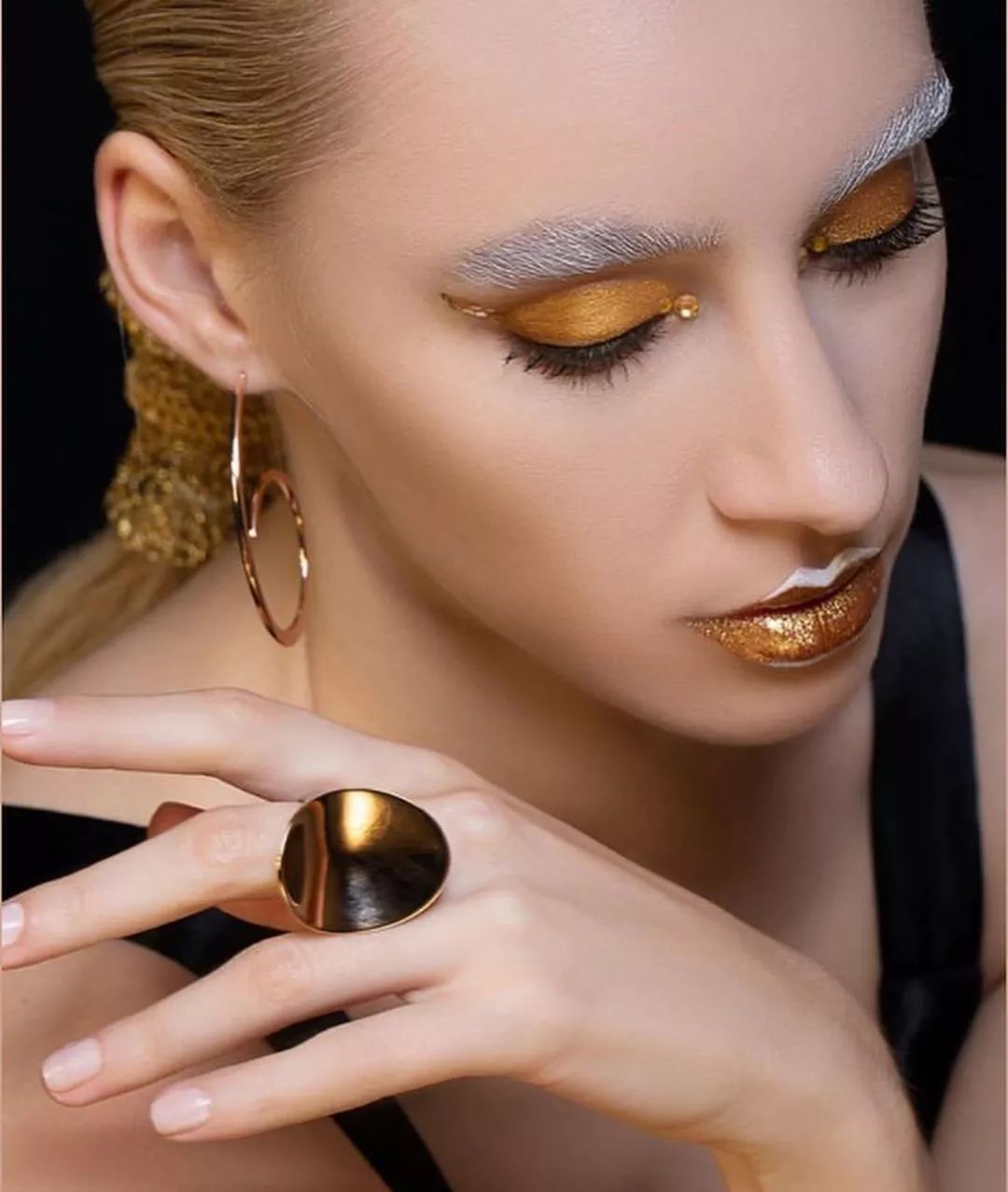 秋冬超适合温油不夸张眼妆,秋冬灵动眼妆给人干净清透的感觉