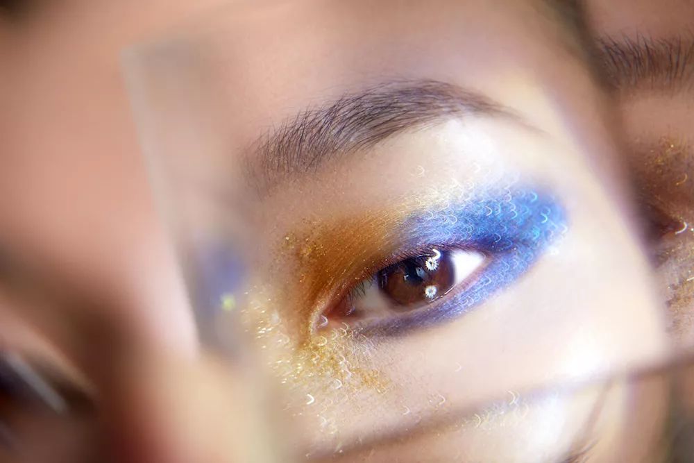 秋冬超适合温油不夸张眼妆,秋冬灵动眼妆给人干净清透的感觉