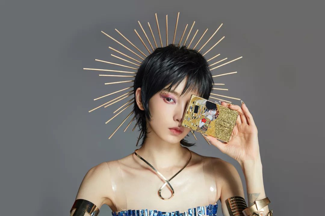 秋冬超适合温油不夸张眼妆,秋冬灵动眼妆给人干净清透的感觉