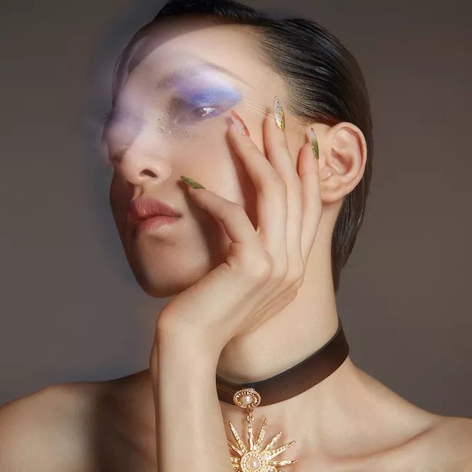 秋冬超适合温油不夸张眼妆,秋冬灵动眼妆给人干净清透的感觉