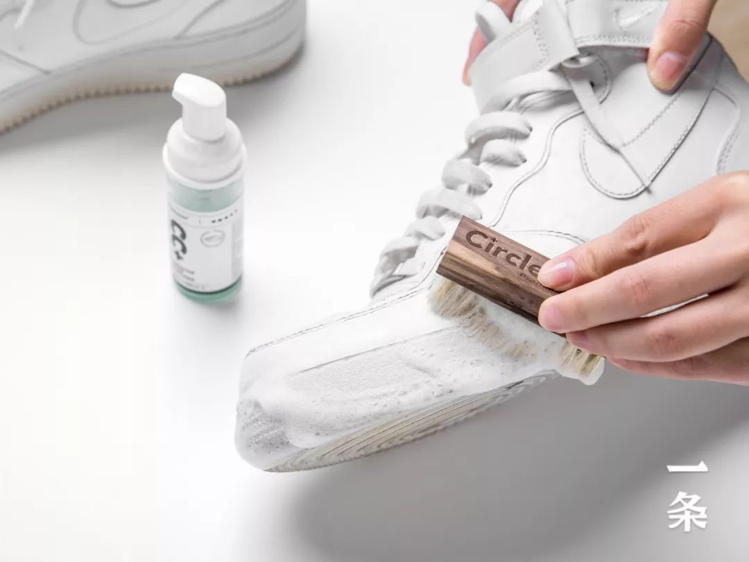 2分钟，免水洗，脏鞋变干净丨界界好物馆