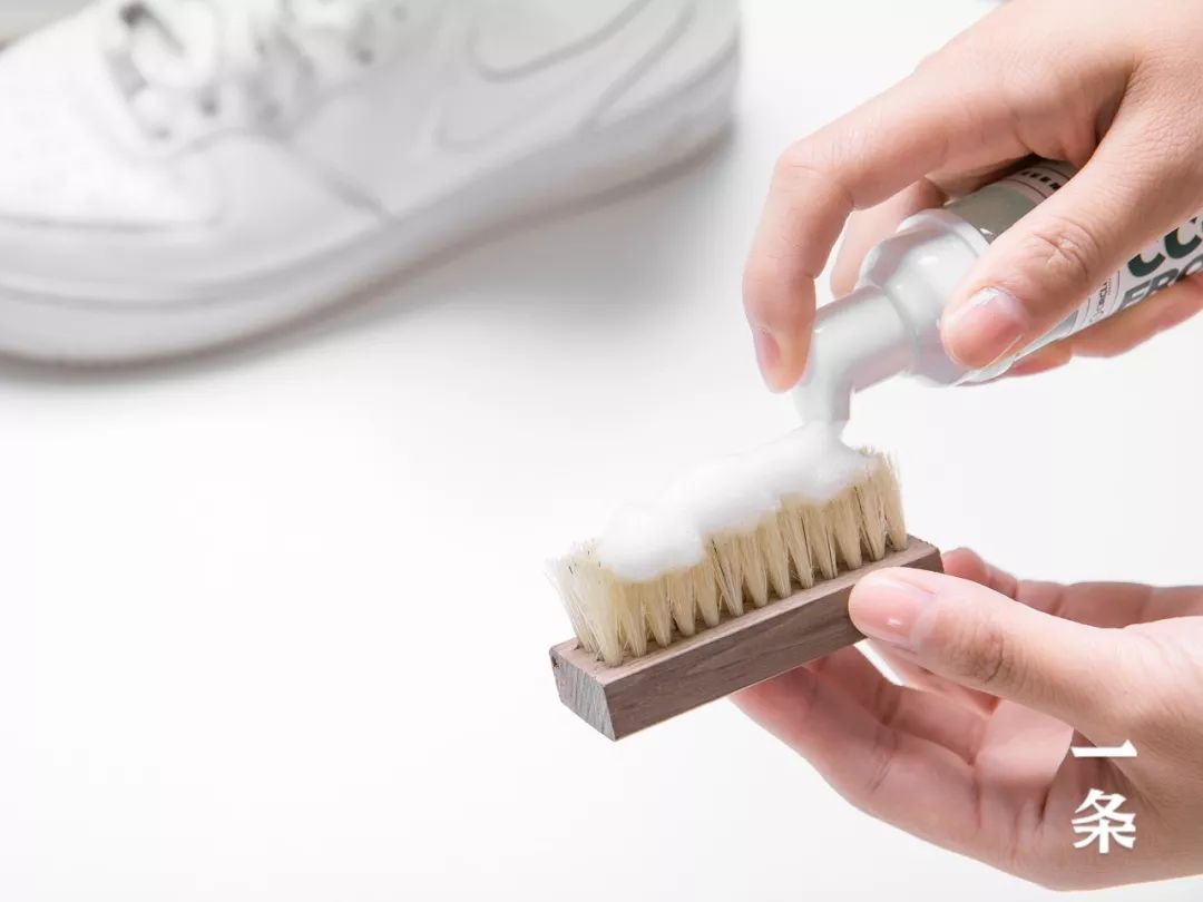 2分钟，免水洗，脏鞋变干净丨界界好物馆