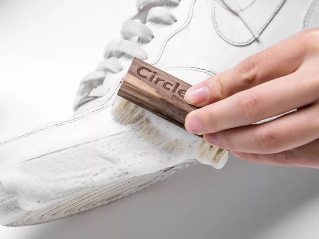 2分钟，免水洗，脏鞋变干净丨界界好物馆