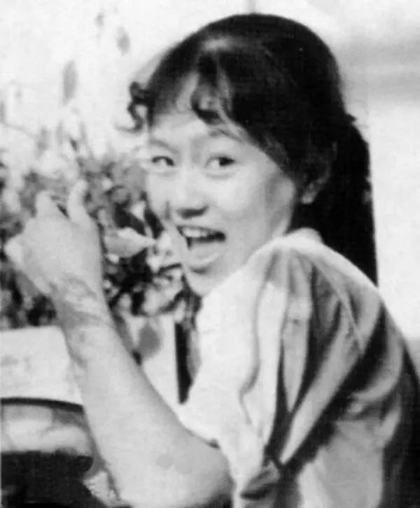 鞠萍姐姐年轻时候,鞠萍姐姐年轻的时候长什么样子