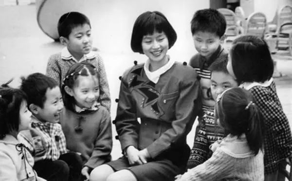 鞠萍姐姐年轻时候,鞠萍姐姐年轻的时候长什么样子