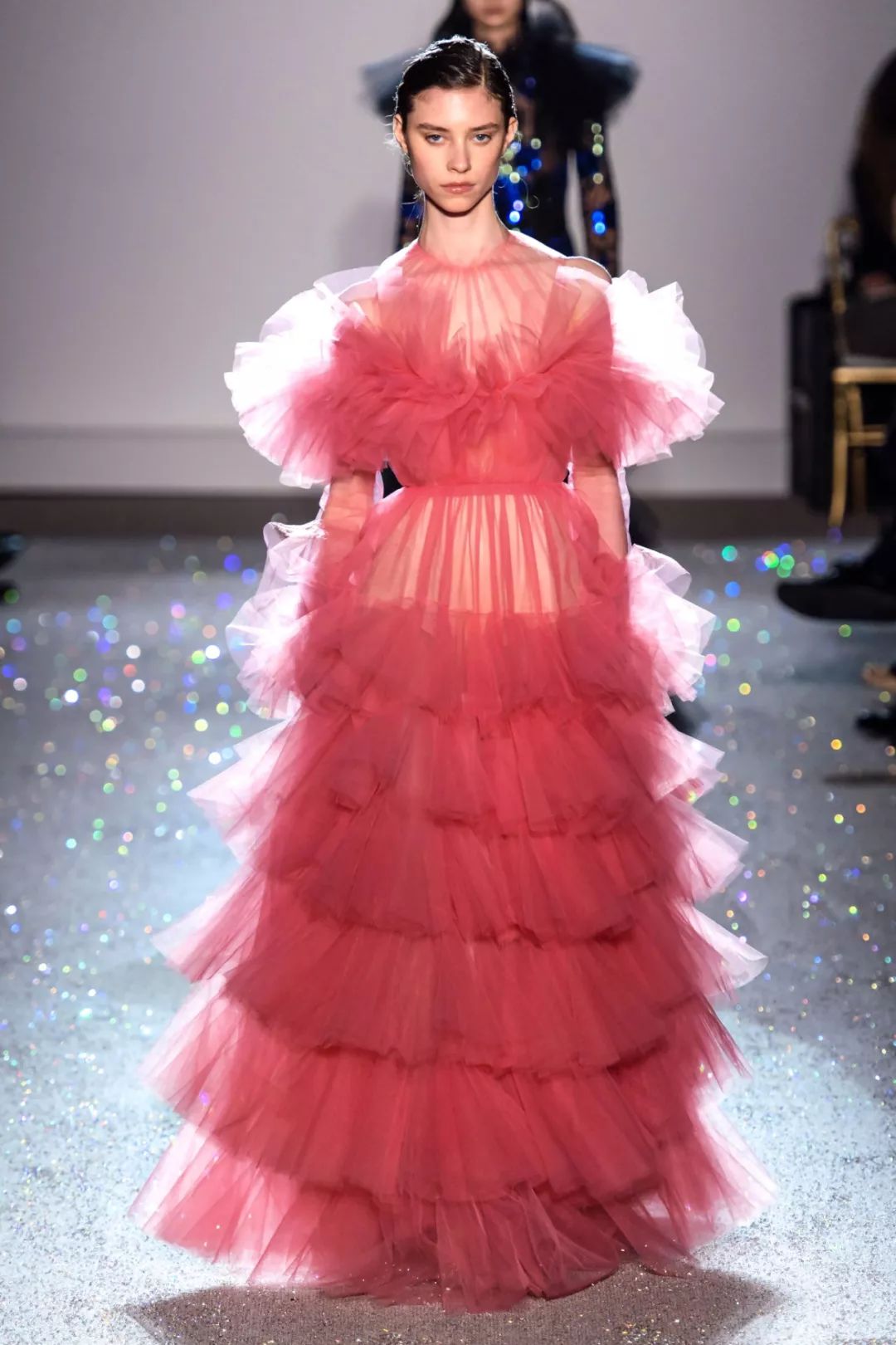 鞠萍姐姐年轻时候,鞠萍姐姐年轻的时候长什么样子