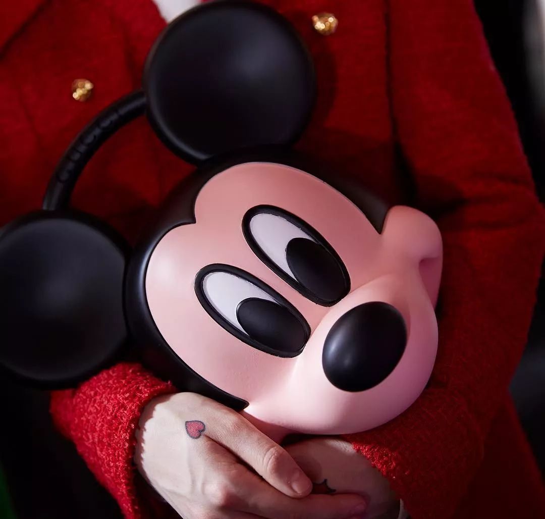 鞠萍姐姐年轻时候,鞠萍姐姐年轻的时候长什么样子