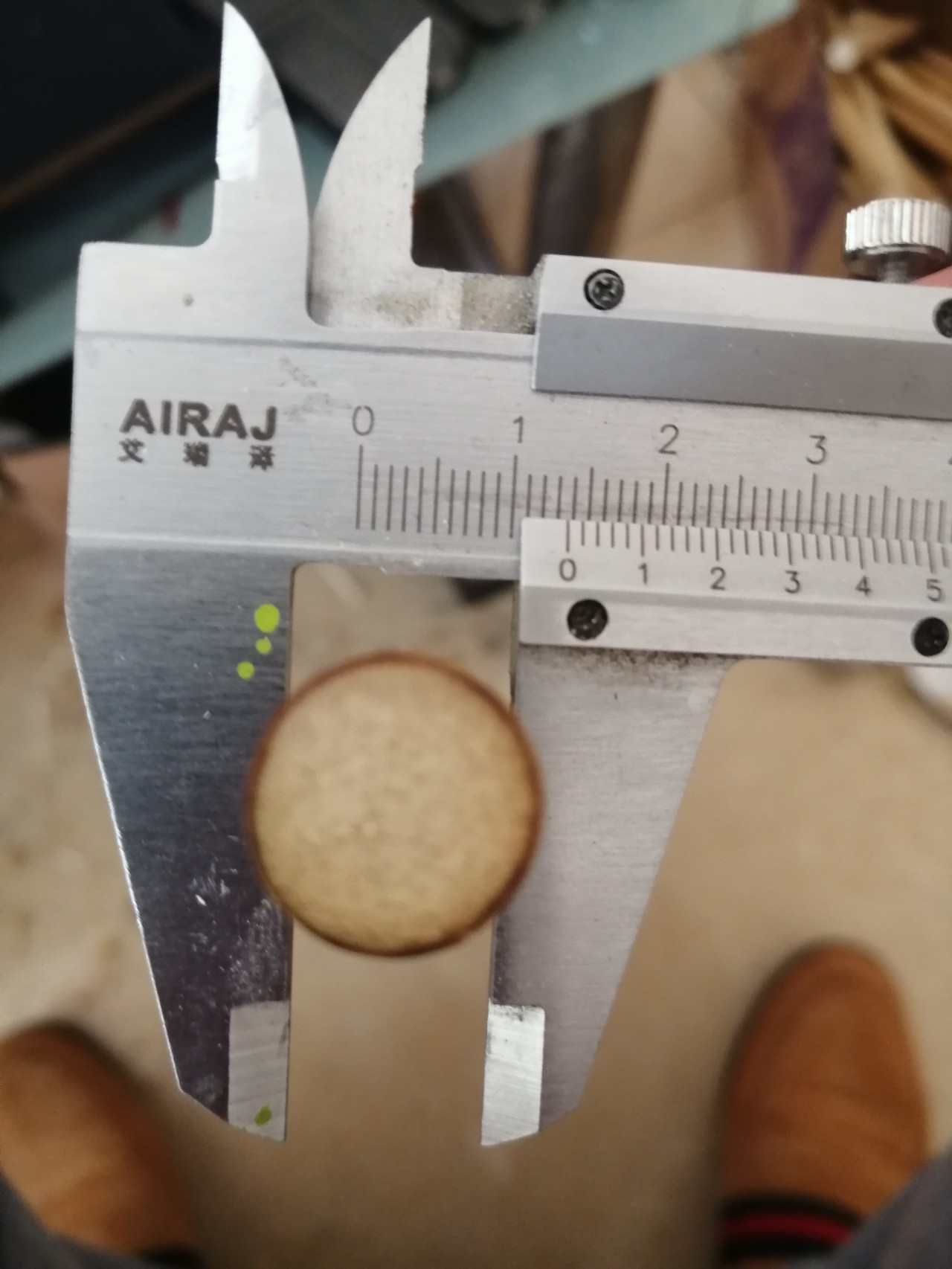 手工芦苇漂制作工具,手工制作的野钓电子漂怎么做