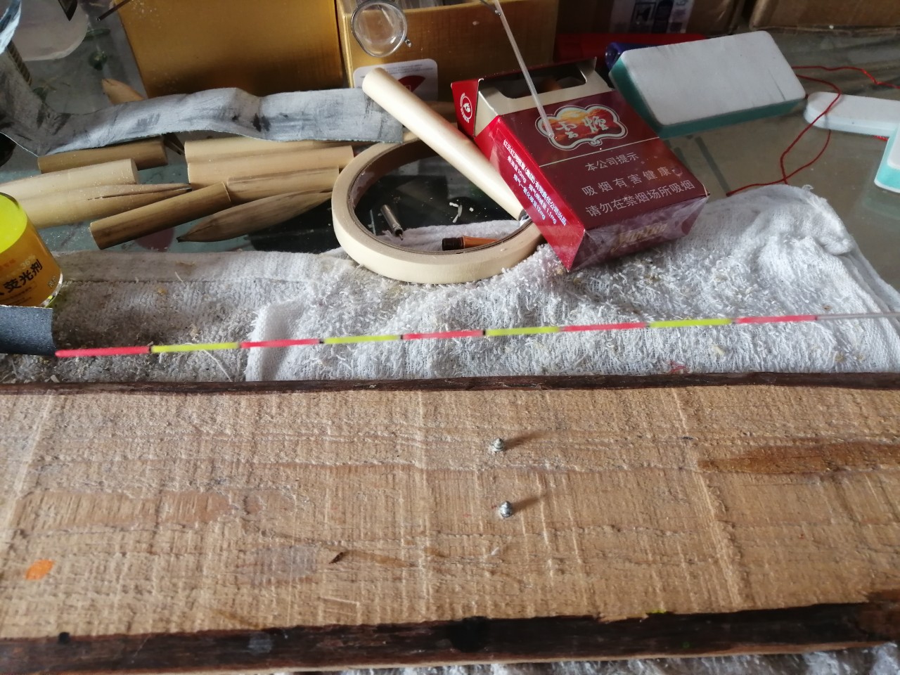 手工芦苇漂制作工具,手工制作的野钓电子漂怎么做