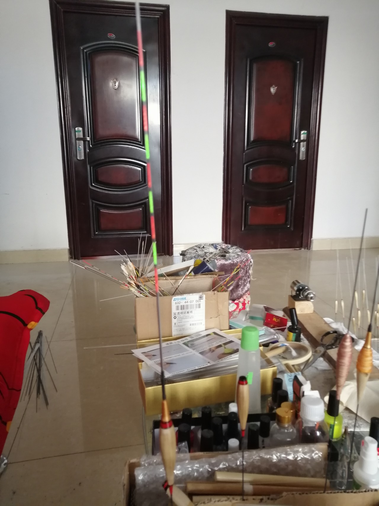 手工芦苇漂制作工具,手工制作的野钓电子漂怎么做