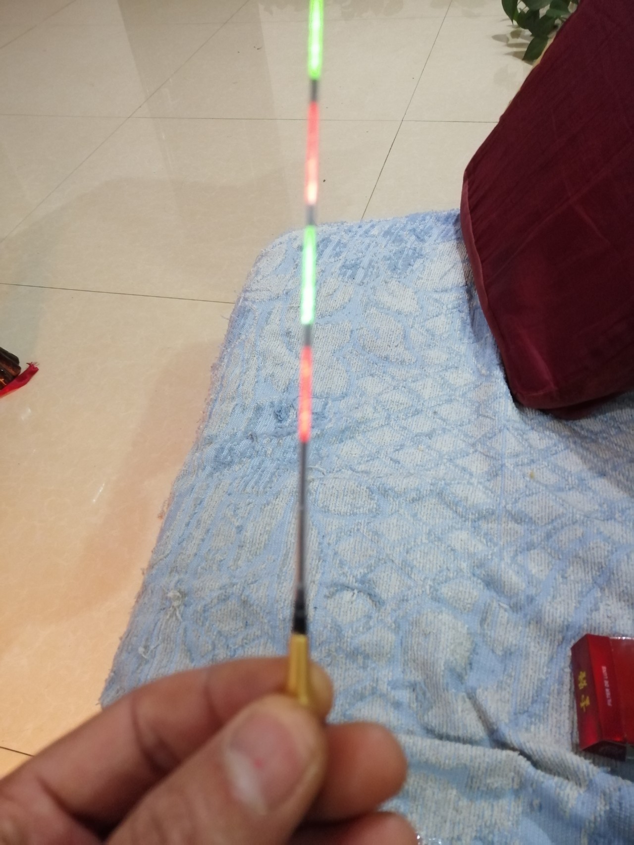 手工芦苇漂制作工具,手工制作的野钓电子漂怎么做