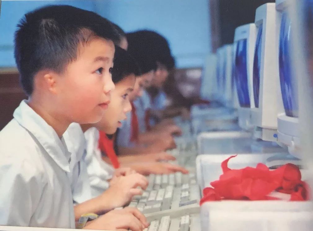 见证70年风雨历程老照片,中国电信70年代老照片