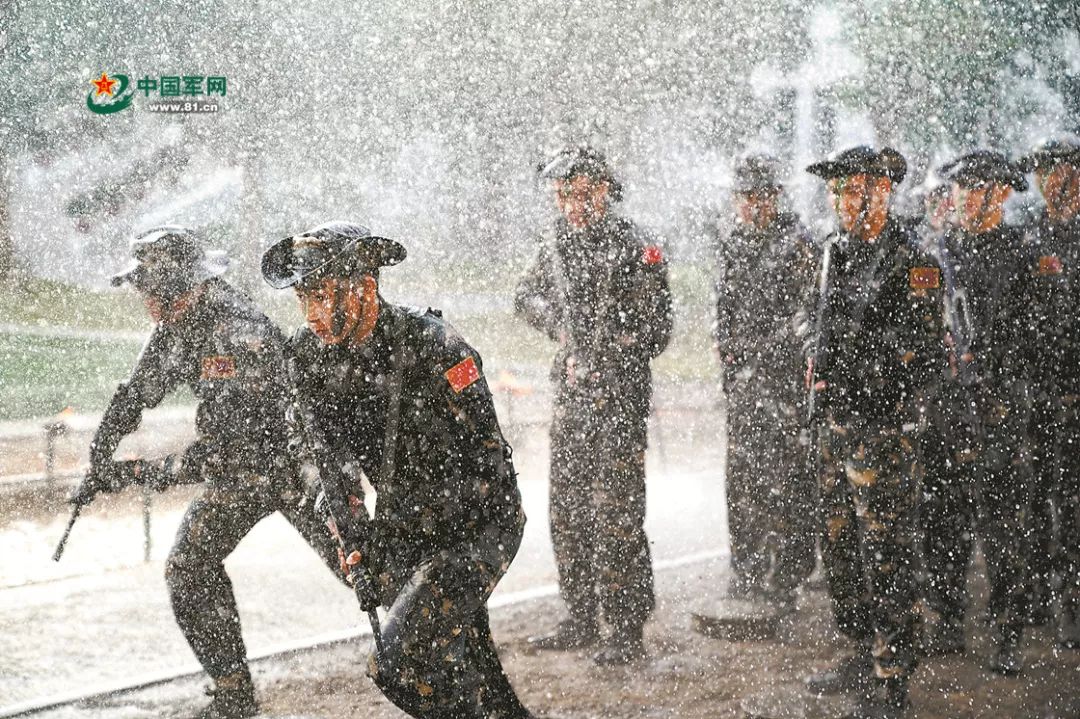 驻澳门部队五周年,驻澳门部队和澳门同胞