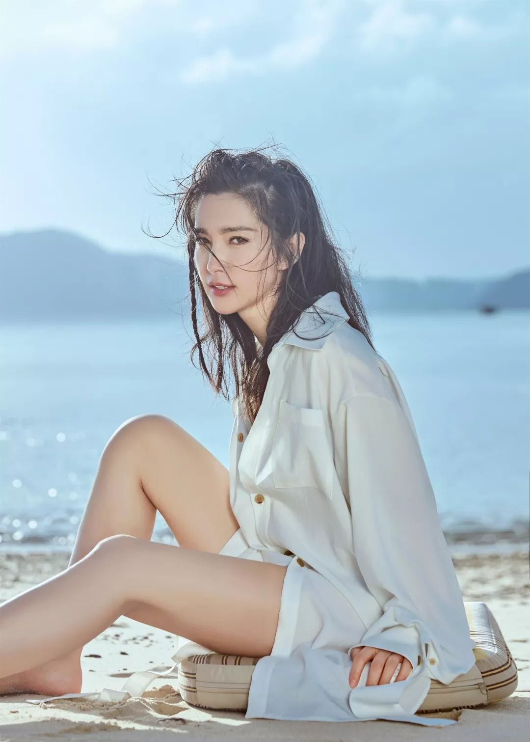 倪妮泳装“湿身”撩人；陈冠希“炒鞋”引群架；无印良品搞装修