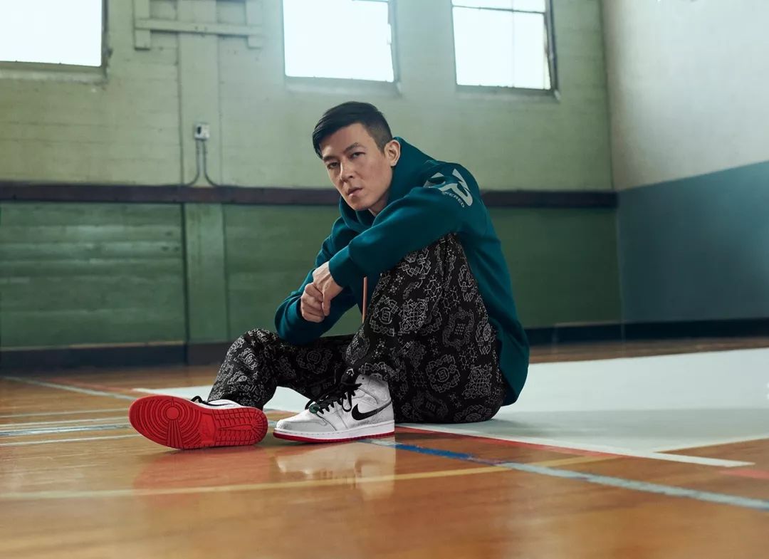 倪妮泳装“湿身”撩人；陈冠希“炒鞋”引群架；无印良品搞装修